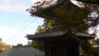 静かなお寺です。