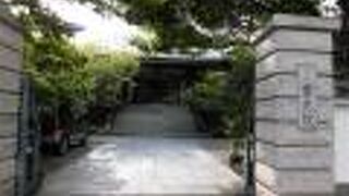 樹木も茂っているので、落ち着いた雰囲気のお寺