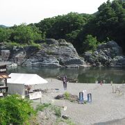 水の流れは静かです