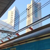 桜木町駅のホームからも見えることを、今回「発見」しました。