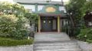 犬、猫、鳥、うさぎなどを刻んだ石碑が可愛らしかったです