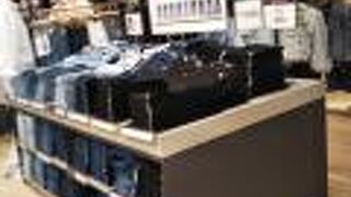 新宿駅東南口横