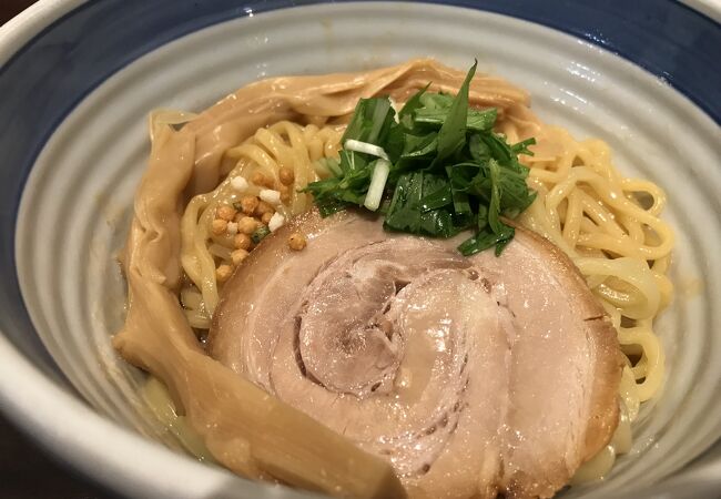 うにのラーメンに惹かれて