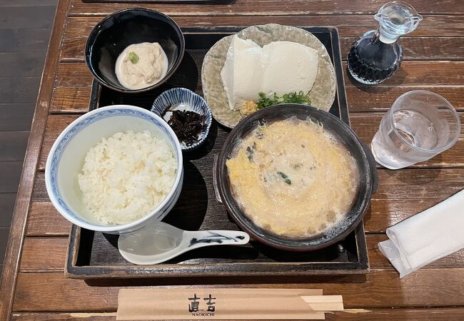 お出汁と湯葉のあっさり味を楽しむ料理