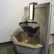 青銅製の手洗い器