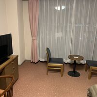 部屋、広めですね。