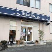 おいしいバゲットをいただきました、かなり人気のある店で、入場制限もありました、おいしかったのでお勧めします