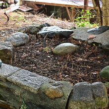 塔の礎石跡だろうか