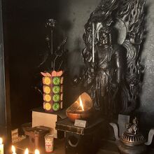 堂内は煙で「目が開かない～」