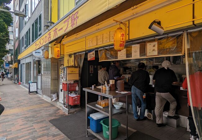 Ramen diner with pros and cons