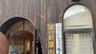 地元野菜や木工作品の販売