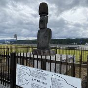 イースター島から寄贈の霊力が宿る本物のモアイ像