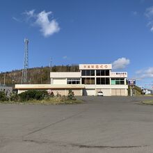 峠の駐車場のお土産屋さん（お休みでした）
