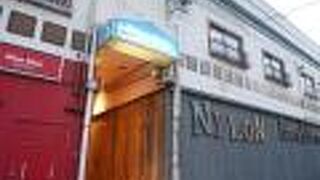 古着屋さんなんかも。