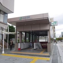 榴ヶ岡駅は地下駅。