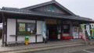 観光案内所の隣