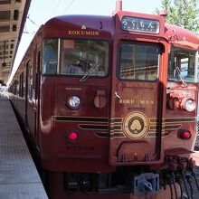 軽井沢駅停車中のろくもん