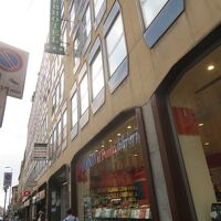 ビルの3階にあります