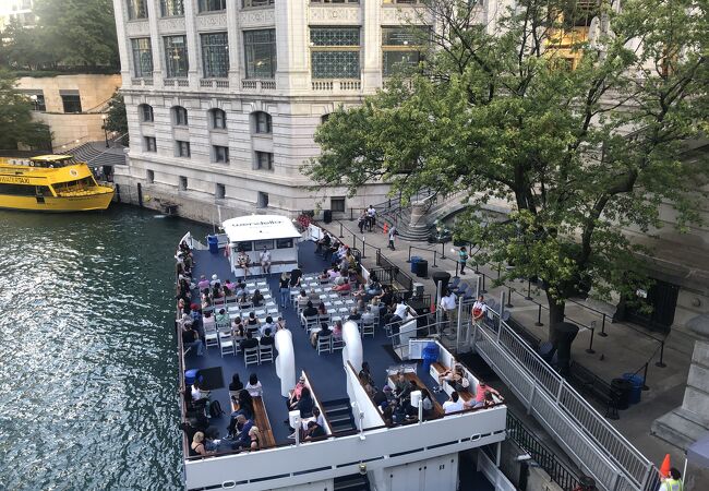 有名建築のボートツアー