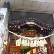 商店街の中にあります