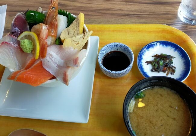 地域で一番安い海鮮丼