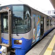 トンネル内の駅は真っ暗だったわ