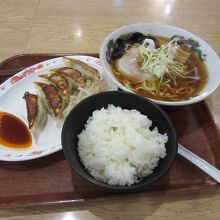 浜松餃子と醤油ラーメン定食
