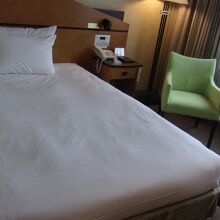 ベットは広くて気持ち良い。眺望も良い。