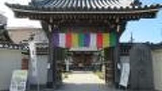 宝袋尊が祀られています