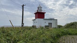 赤白縞模様の灯台