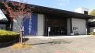 大濠公園の2つの大きな建物の内の一つです