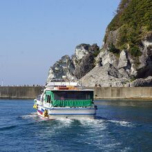 ツアーの場合は牛浦港で下船。