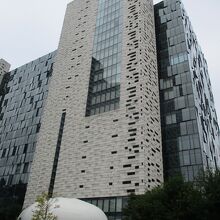 この手前の建物です。