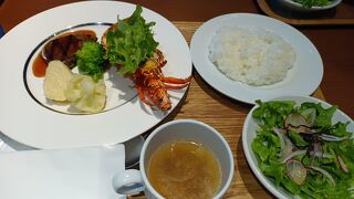 イセエビとフィレステーキ（2980円）などを注文しました。