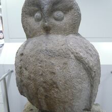 いけふくろう像です。ふくろうとしては、簡素な感じの像です。