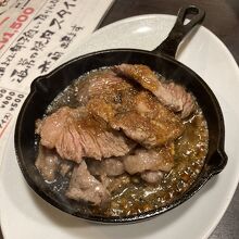 ランチは鉄板焼き（独特のタレ・・）