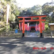 名前同様ユニークな由来の稲荷神社です