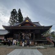 盛岡城跡公園に隣接