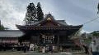 盛岡城跡公園に隣接