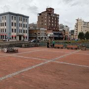 早朝は静かな運河景