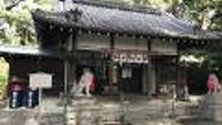 神足神社（京都府長岡京）：勝龍寺城の土塁・堀跡が残る、足の神