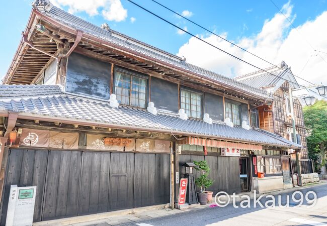 「潮田家住宅」には登録有形文化財(建造物)が４棟あります。