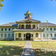 「旧水海道小学校本館」は茨城県文化財に指定されています。