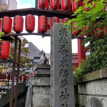 市谷亀岡八幡宮の境内にあります