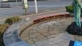 週末の午後、足湯は大盛況でした