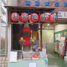 赤い服に赤い帽子です