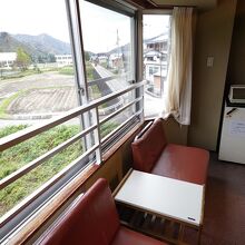 窓からの景色はこんな感じ。