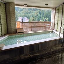 露天風呂の様子。景色はありません。