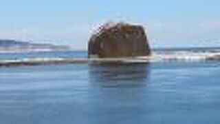 可愛い岩が見えます