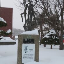 庭にも彫刻がありました